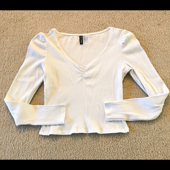🔥EUCH&M DIVIDED WHITE REALLY CUTE LONGSLEEVE CROP TOP&STYLISH GOES W/ANYTHING - Picture 2 of 5